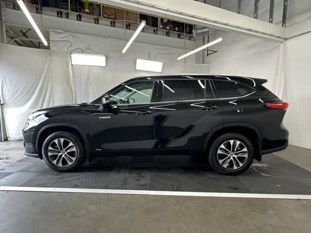 Used 2021 Toyota Highlander XLE with VIN 5TDGBRCH4MS058291 for sale in Portland, OR