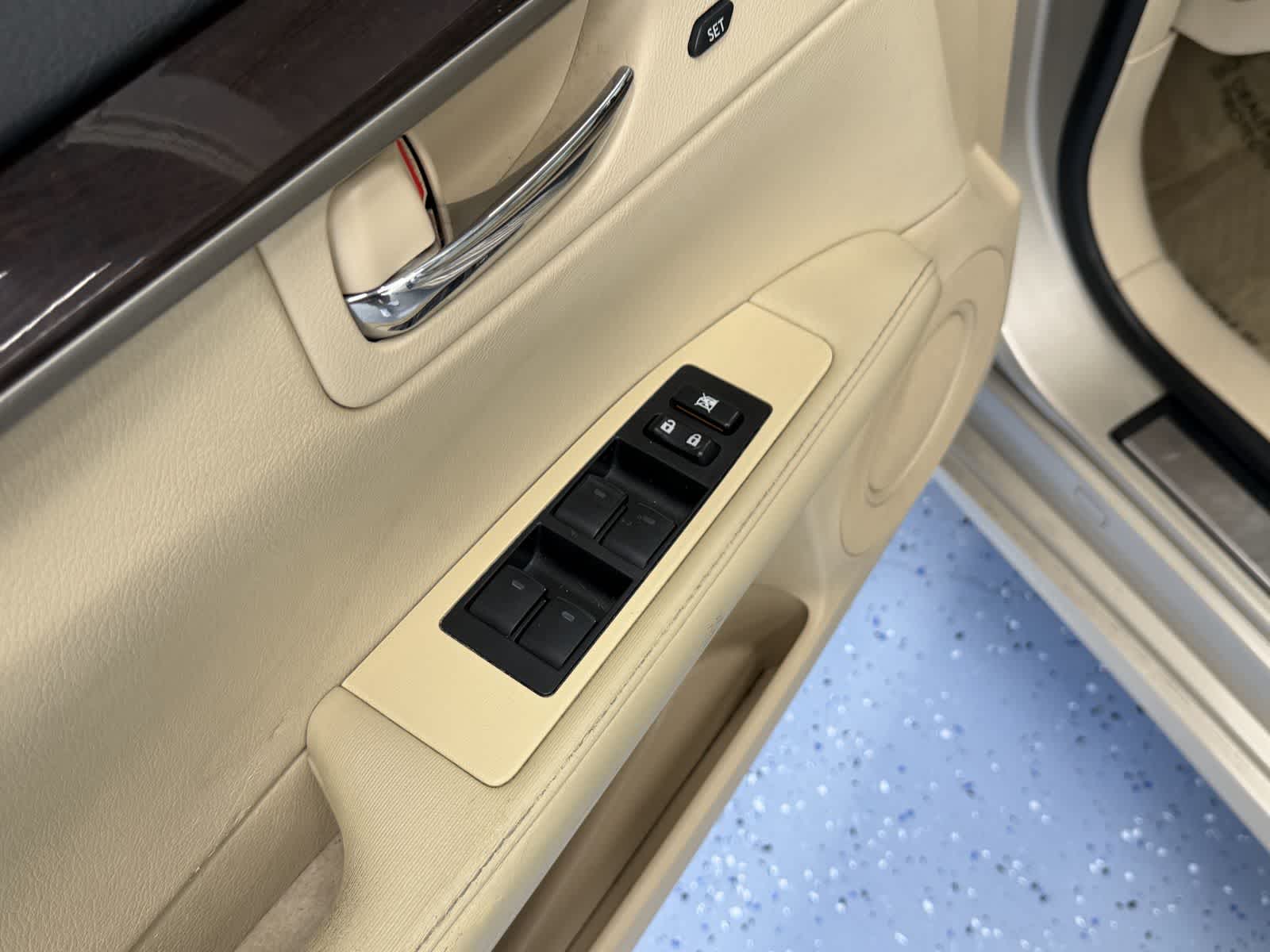 Thumbnail: 2013 Lexus ES - 12