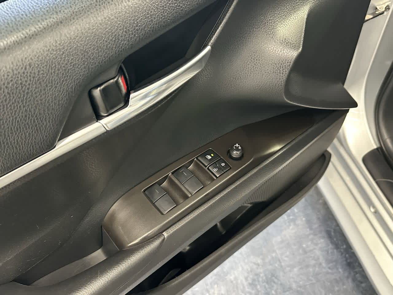 Thumbnail: 2022 Toyota Camry - 11