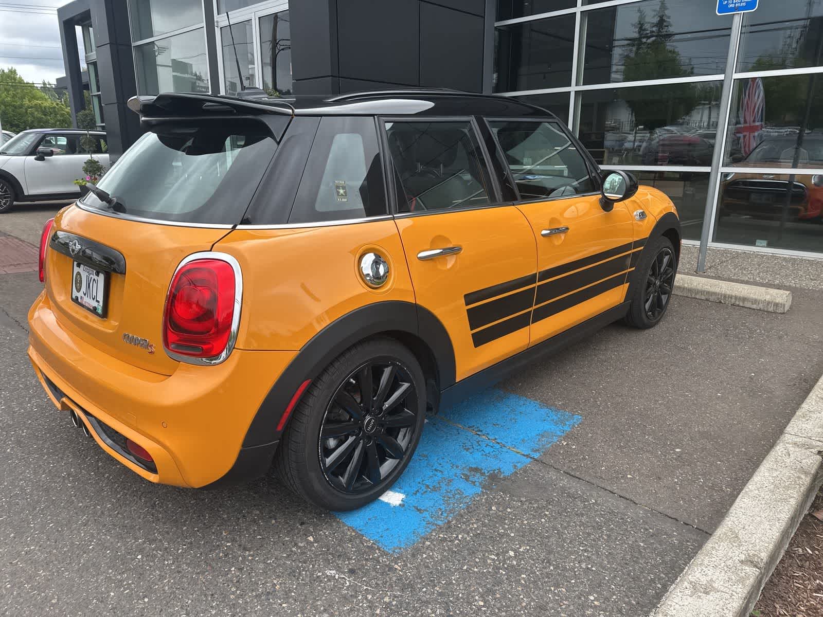 Thumbnail: 2016 MINI Cooper Hardtop - 14