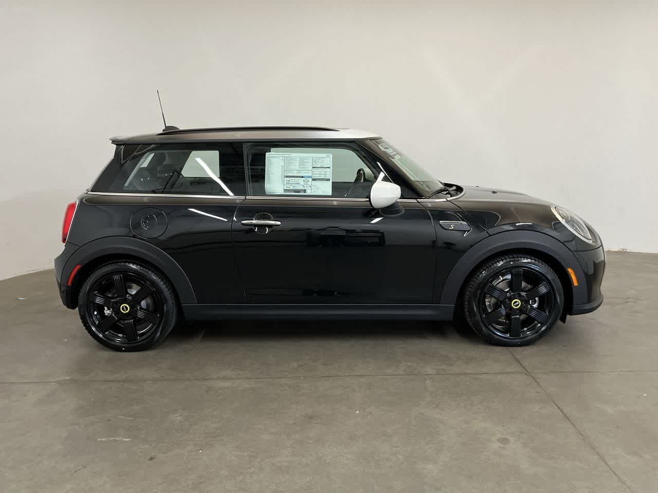 Thumbnail: 2024 MINI Cooper Hardtop - 7
