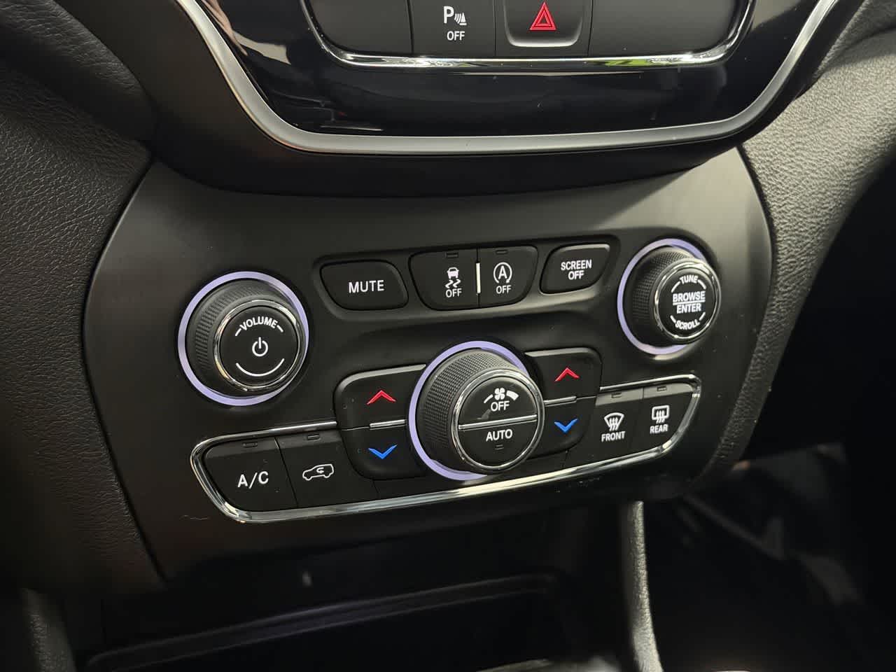 Thumbnail: 2019 Jeep Cherokee - 23