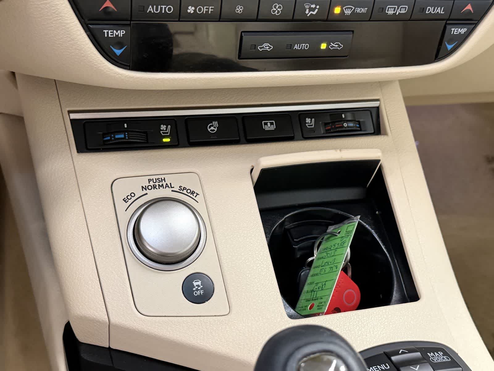 Thumbnail: 2013 Lexus ES - 22