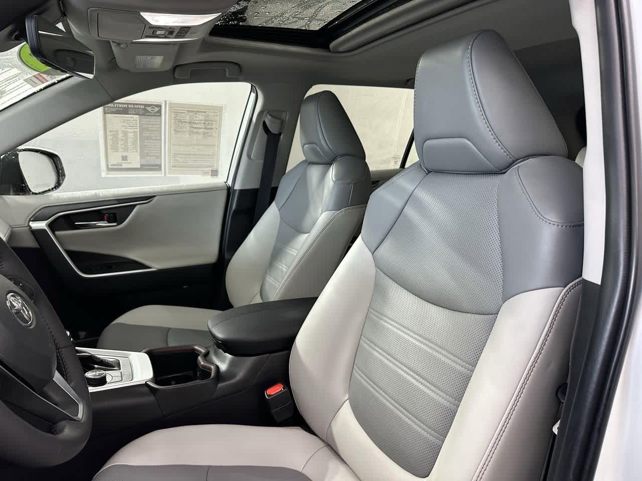 Thumbnail: 2022 Toyota RAV4 - 10