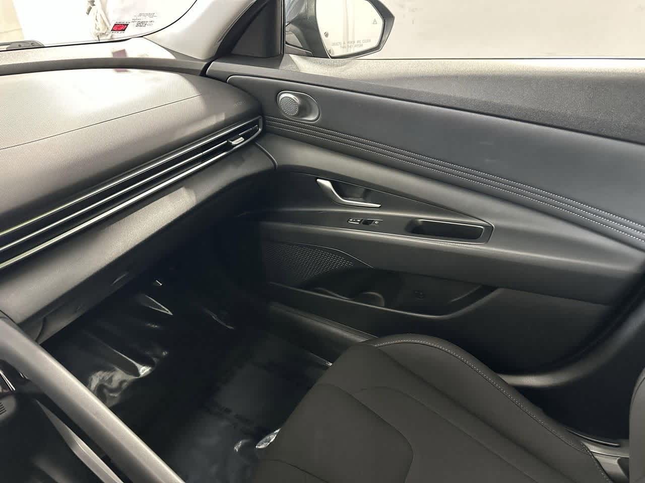 Thumbnail: 2022 Hyundai Elantra - 24