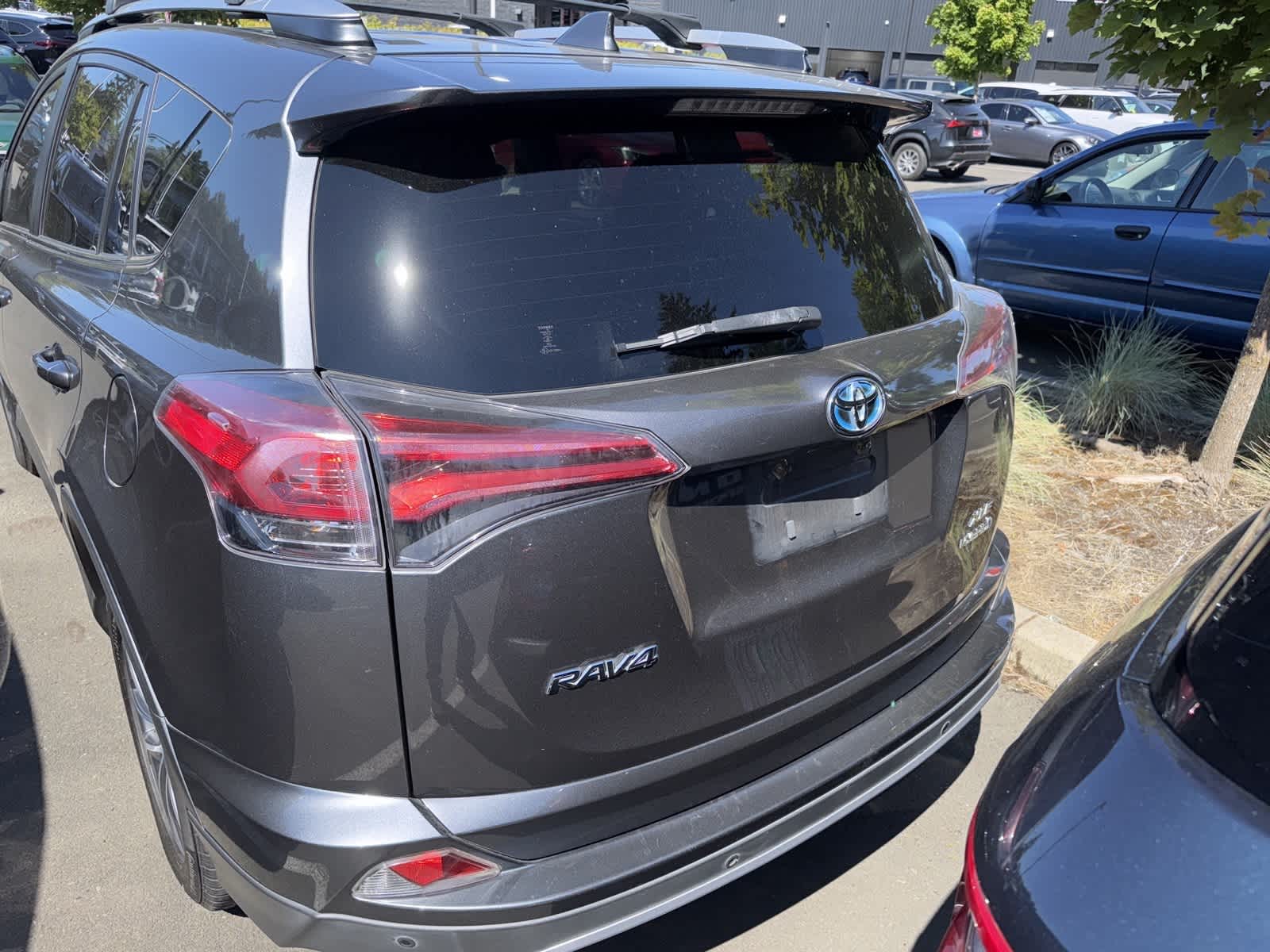 Thumbnail: 2018 Toyota RAV4 - 4