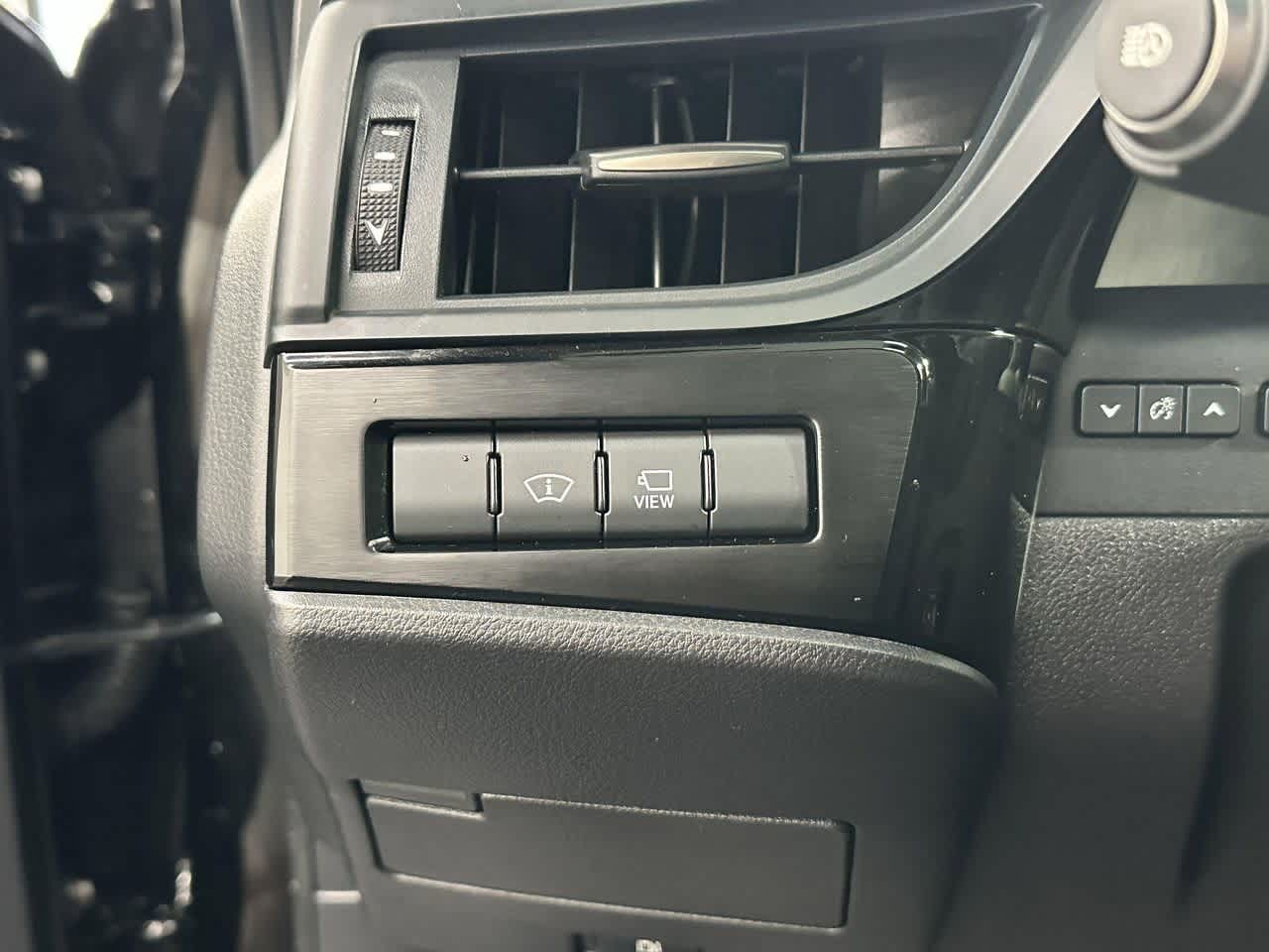 Thumbnail: 2023 Lexus ES - 16