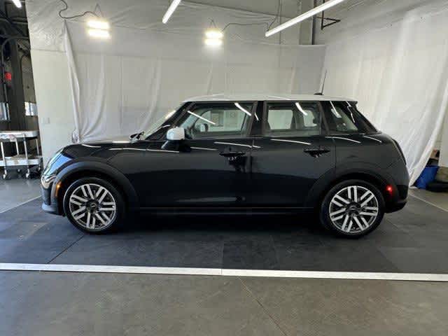 2025 Mini Cooper 4 Door Hardtop photo 2