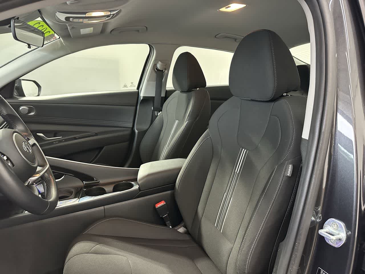 Thumbnail: 2022 Hyundai Elantra - 10