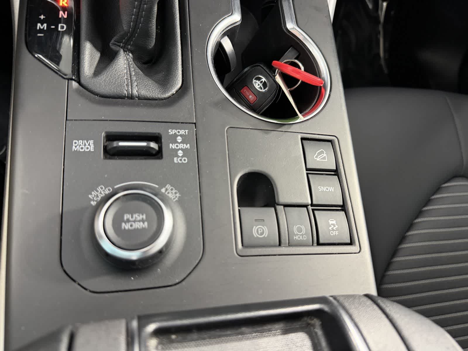 2025 Toyota Highlander XSE - Photo 24