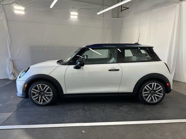 2025 Mini Cooper 2 Door Hardtop photo 2