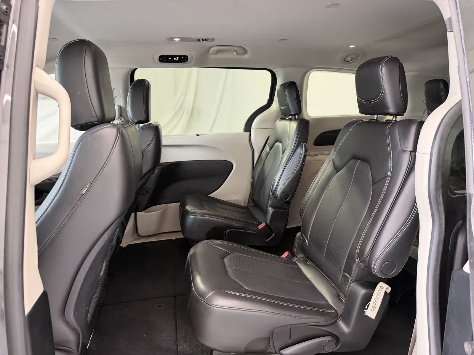 2023 Chrysler Pacifica Touring L - Photo 11