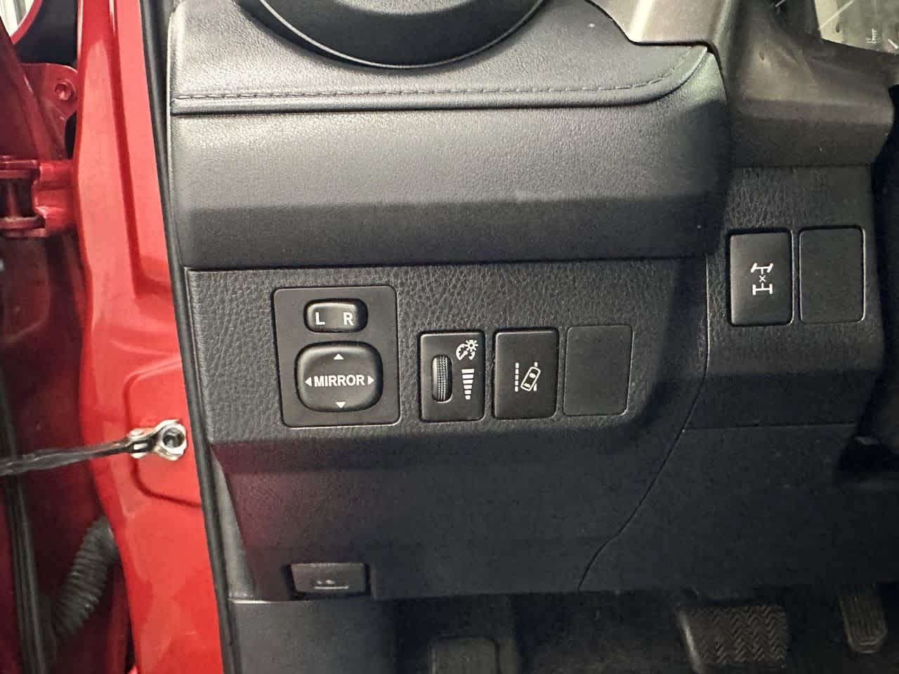 Thumbnail: 2017 Toyota RAV4 - 14