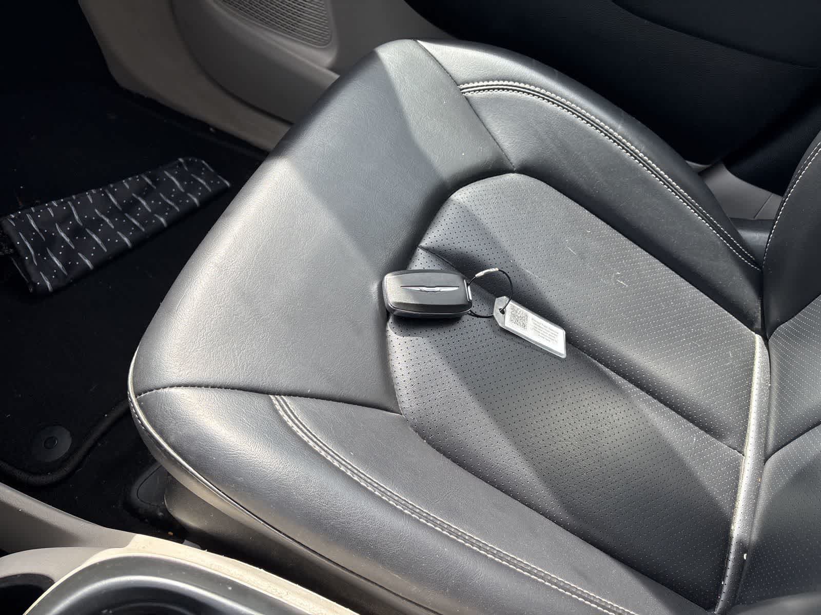 Thumbnail: 2023 Chrysler Pacifica - 4