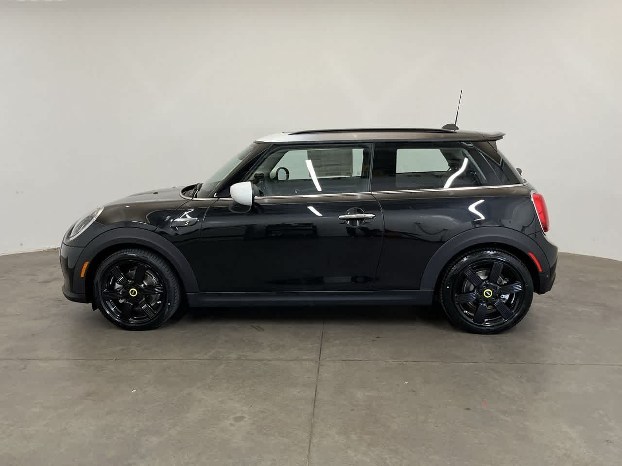 Thumbnail: 2024 MINI Cooper Hardtop - 3