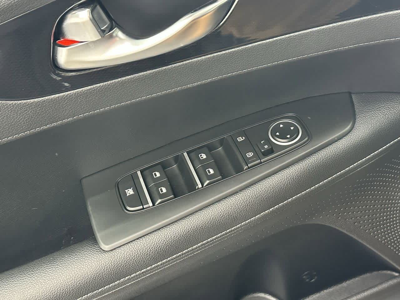 Thumbnail: 2024 Kia Forte - 16