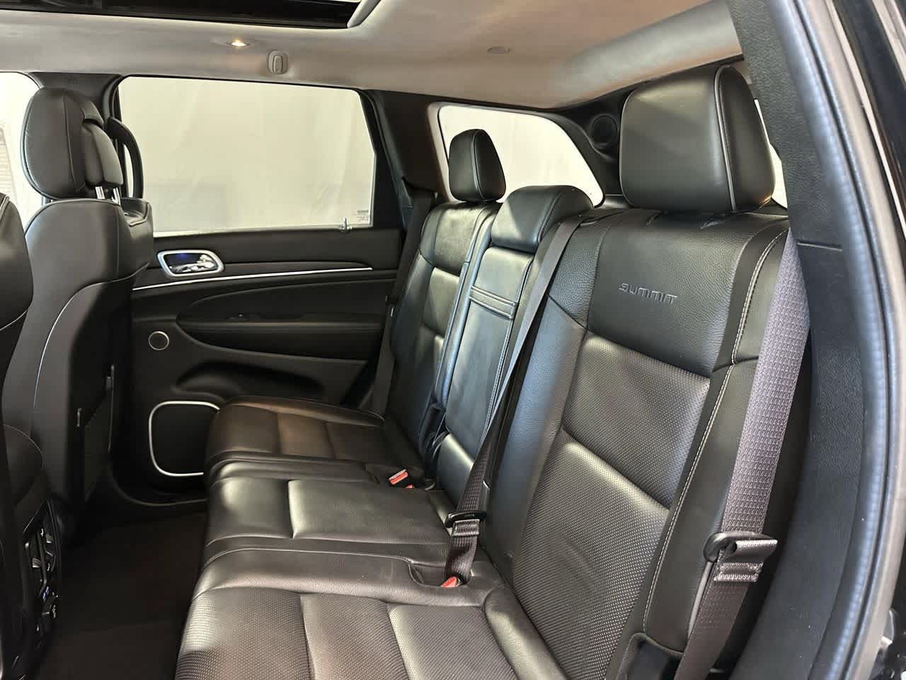 Thumbnail: 2021 Jeep Grand Cherokee - 12