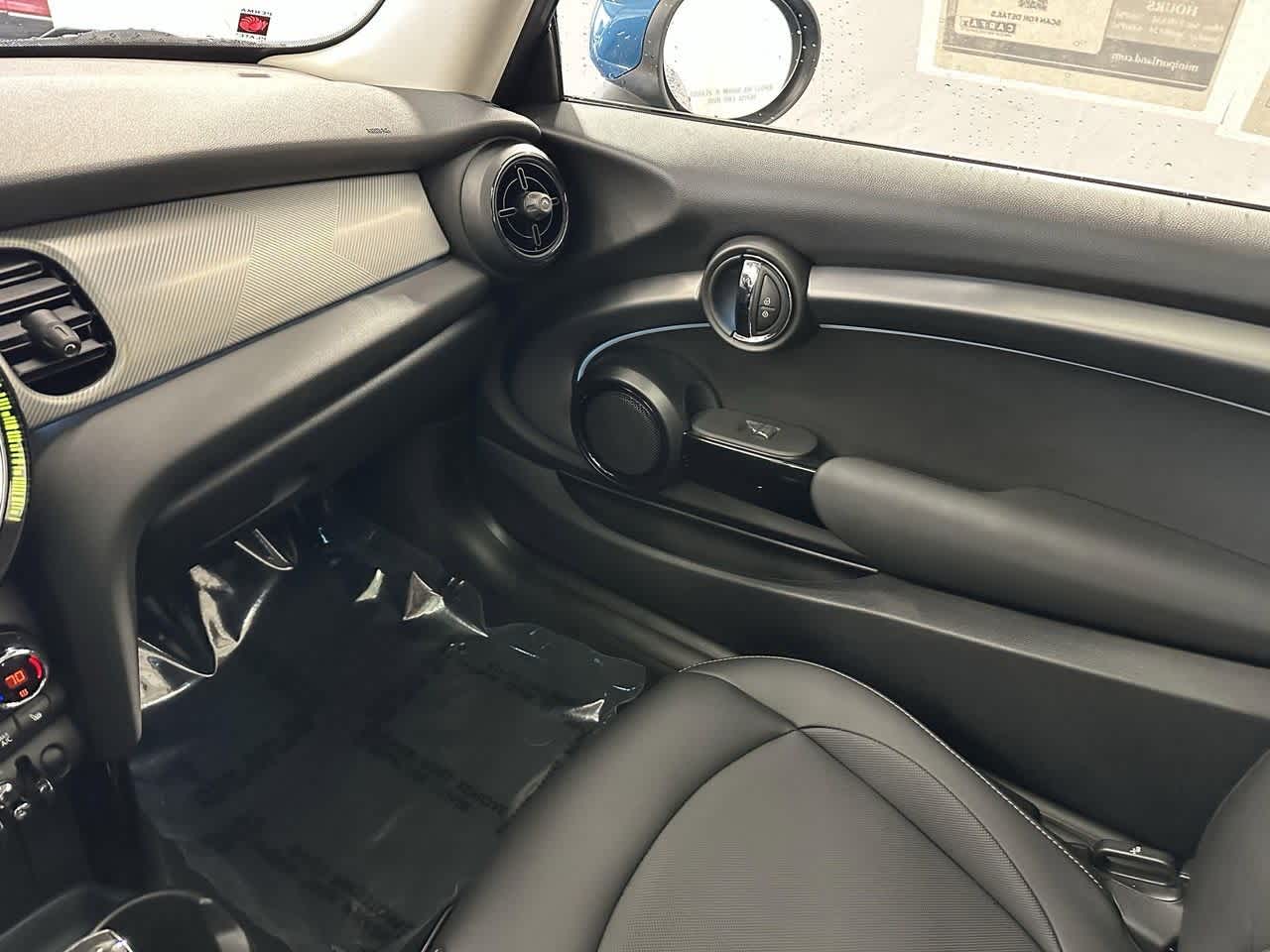 Thumbnail: 2023 MINI Cooper Hardtop - 25