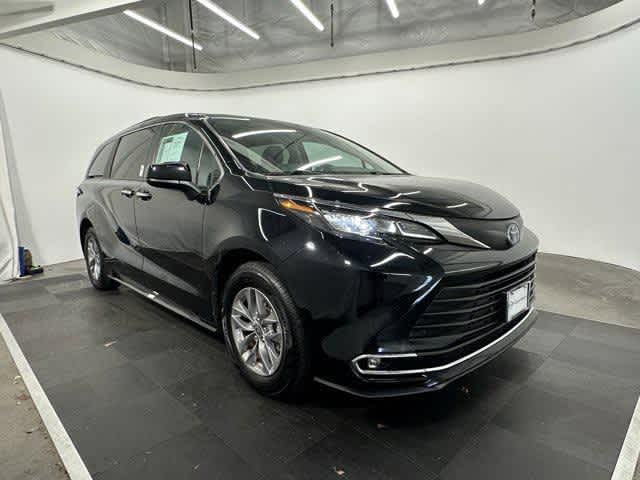 Thumbnail: 2024 Toyota Sienna - 7