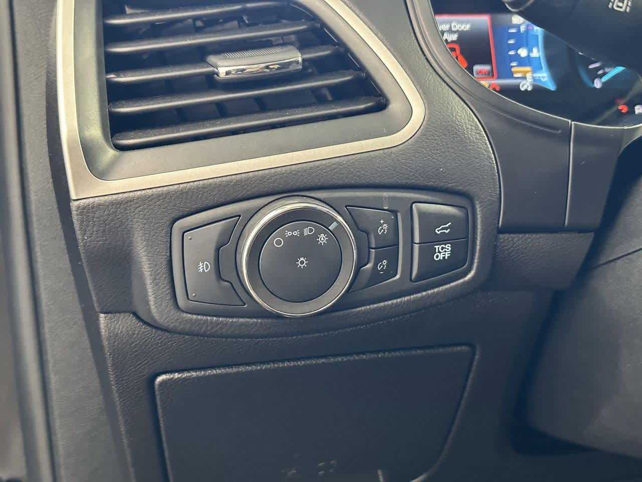 Thumbnail: 2022 Ford Edge - 15