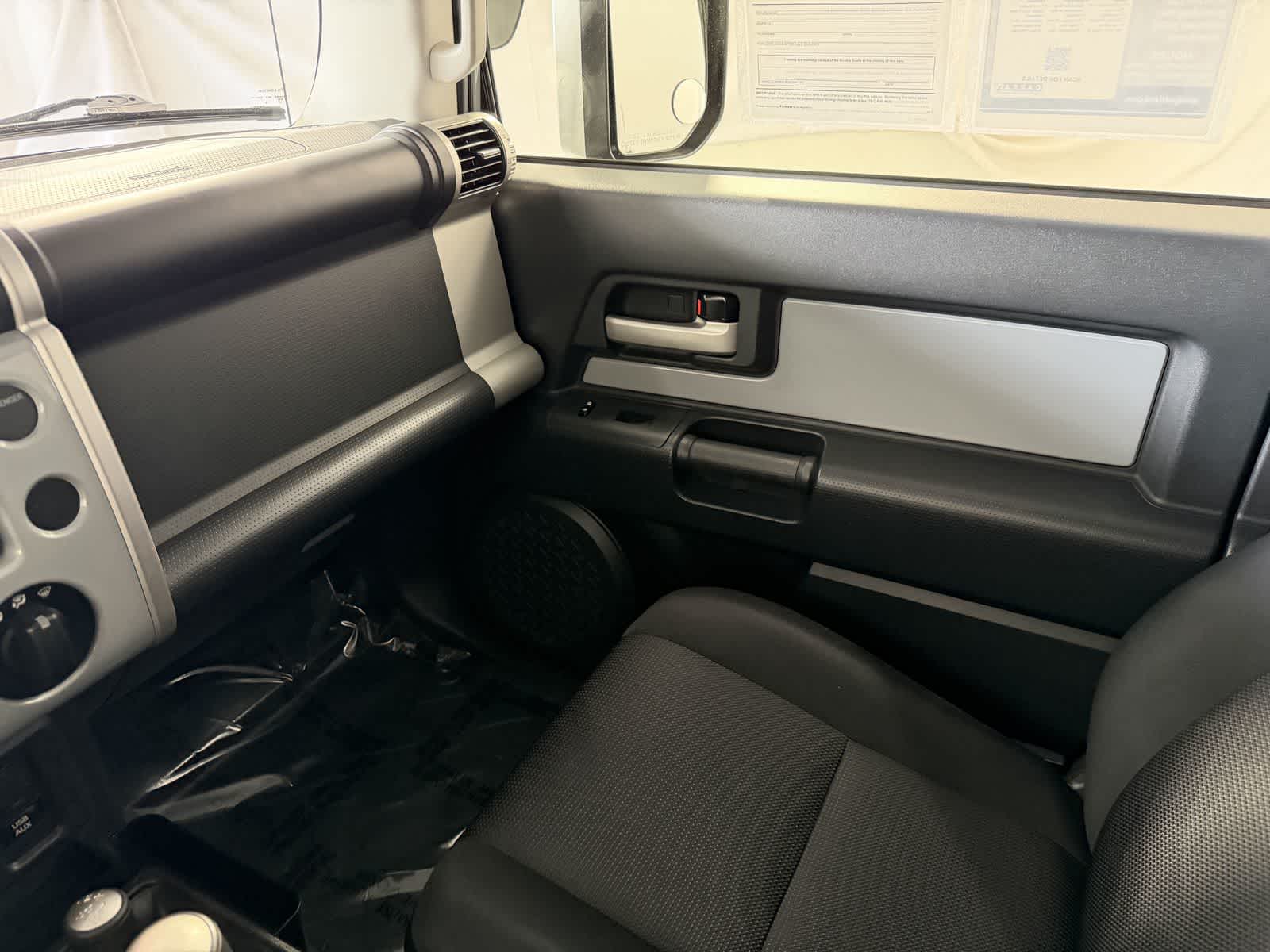 Thumbnail: 2014 Toyota FJ Cruiser - 24