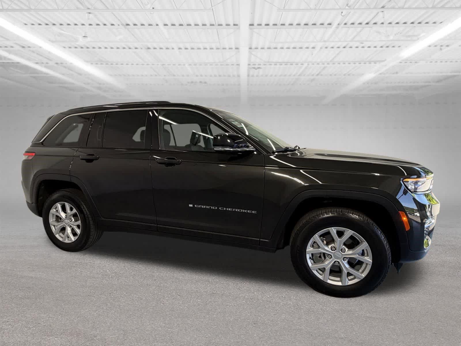 Thumbnail: 2024 Jeep Grand Cherokee - 6