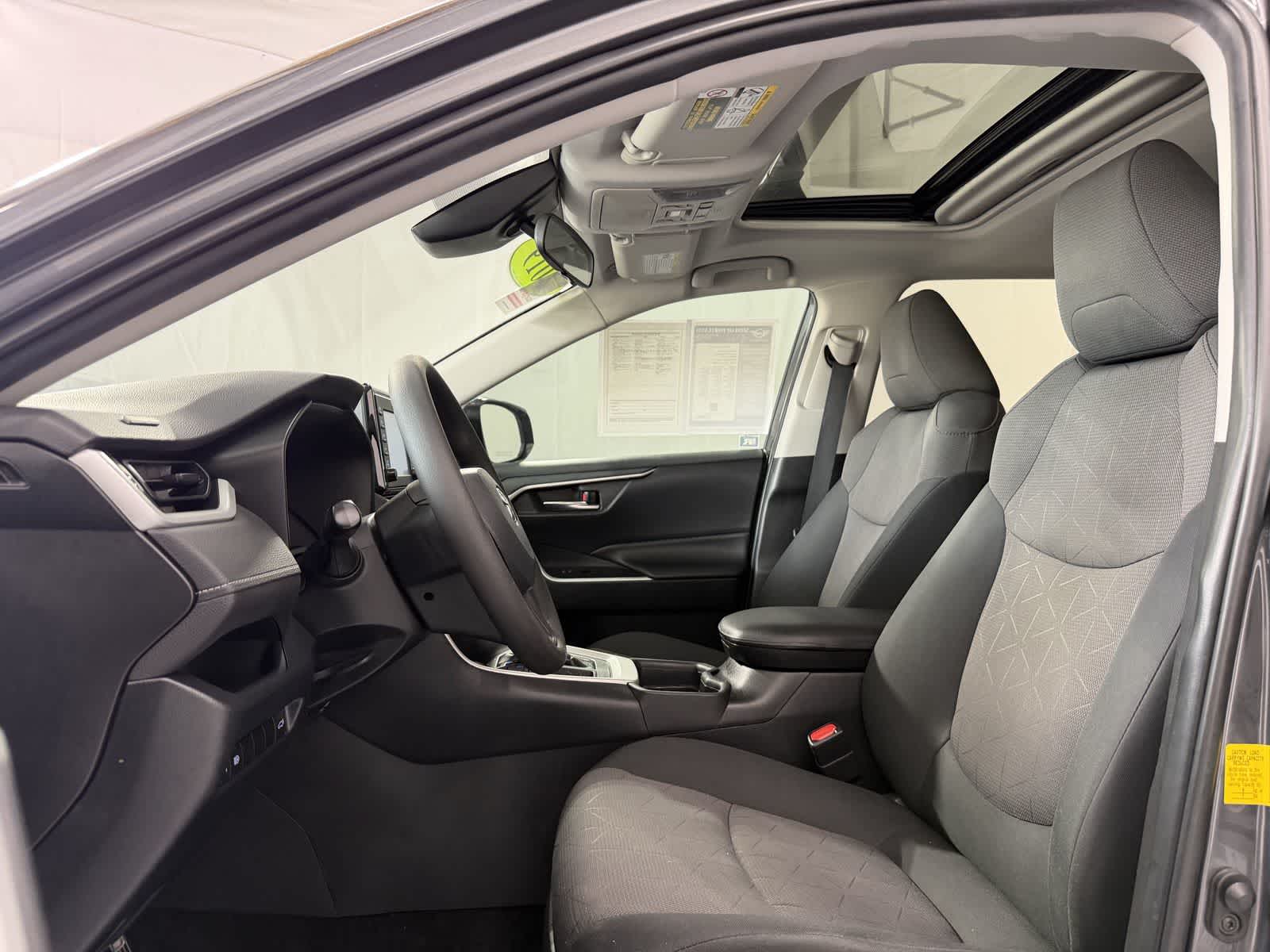 2019 Toyota RAV4 XLE - Photo 10