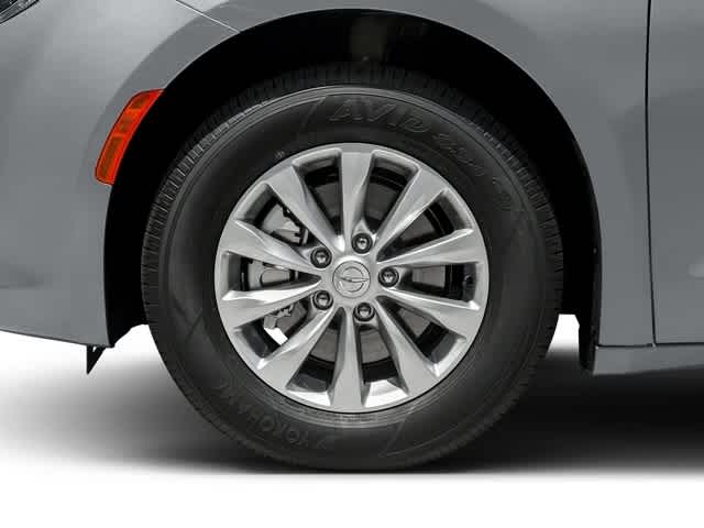 Thumbnail: 2018 Chrysler Pacifica - 11