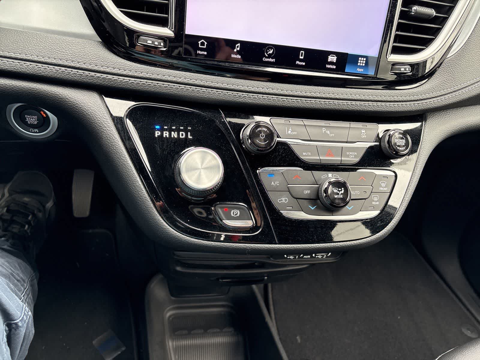 Thumbnail: 2022 Chrysler Pacifica - 10