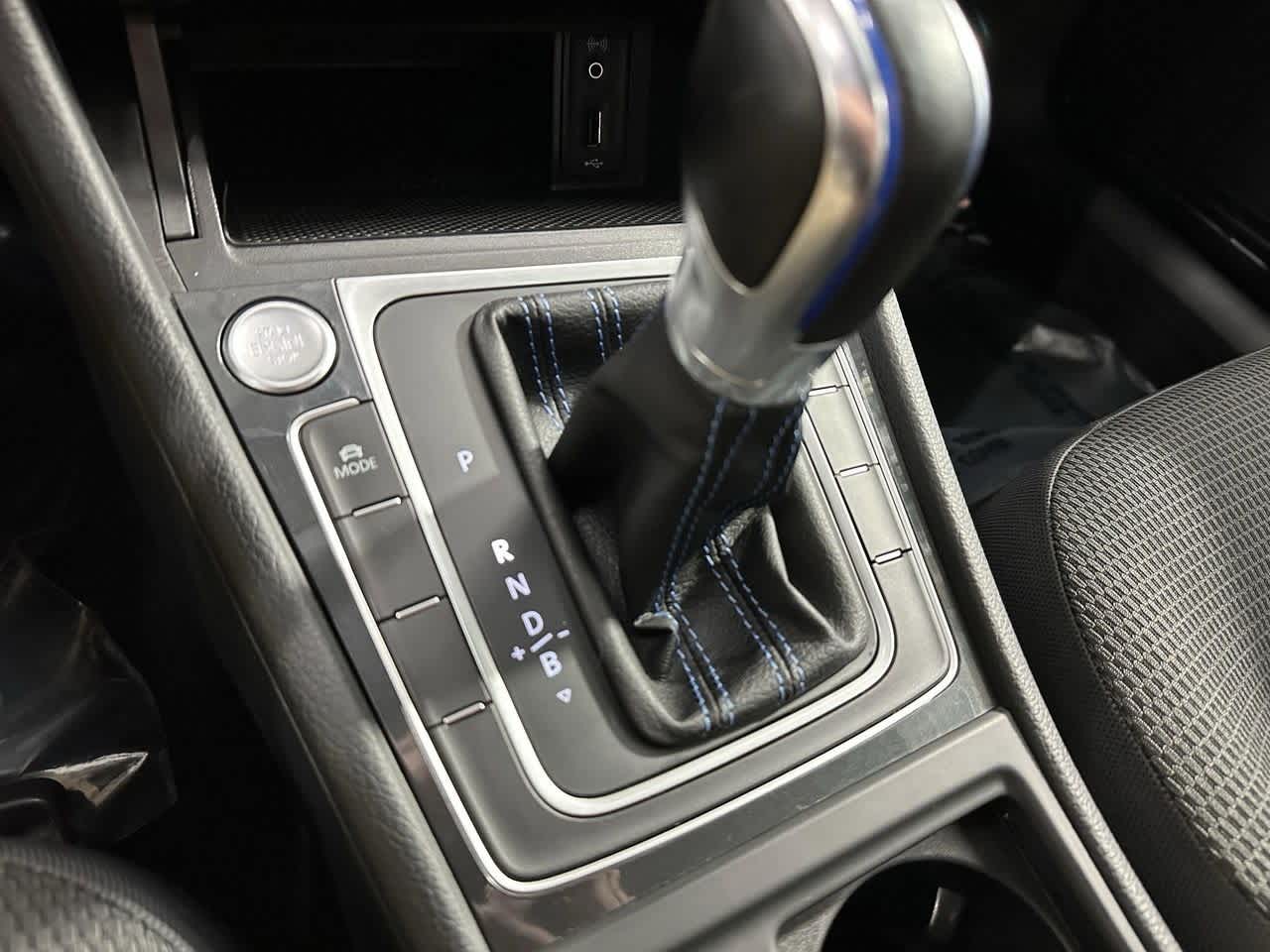 Thumbnail: 2019 Volkswagen e-Golf - 22