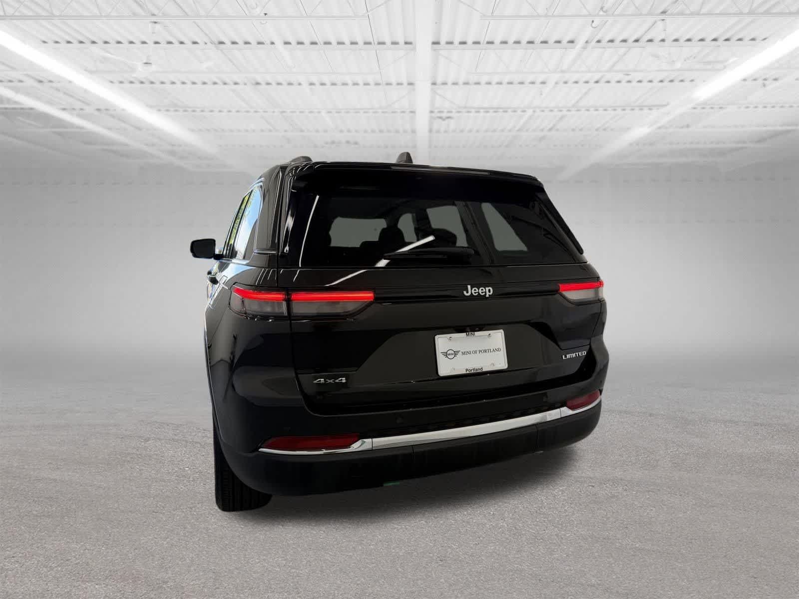Thumbnail: 2024 Jeep Grand Cherokee - 3