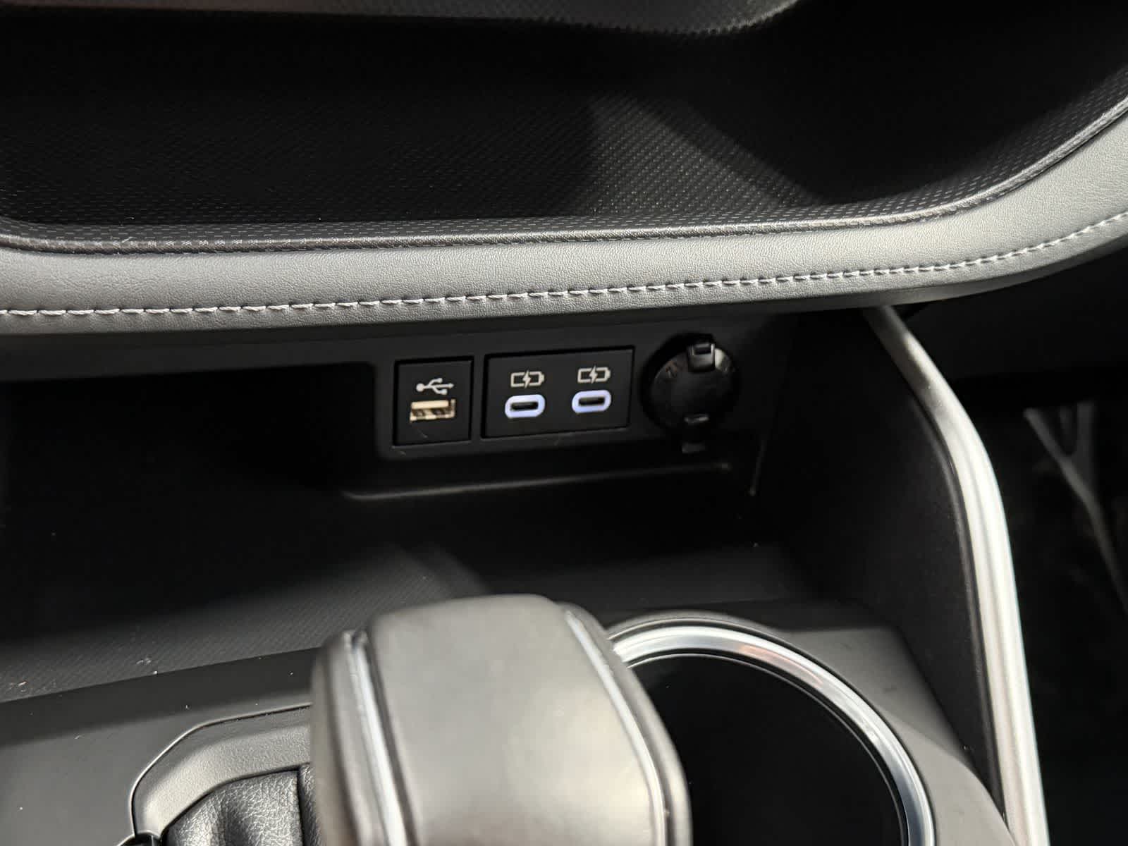 2023 Toyota Highlander LE - Photo 23