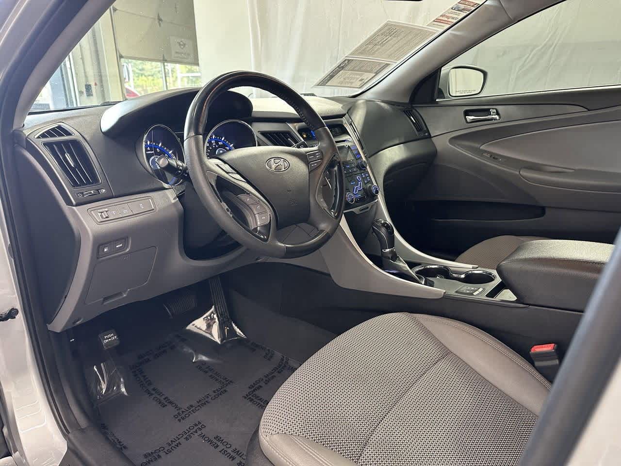 Thumbnail: 2013 Hyundai Sonata - 10