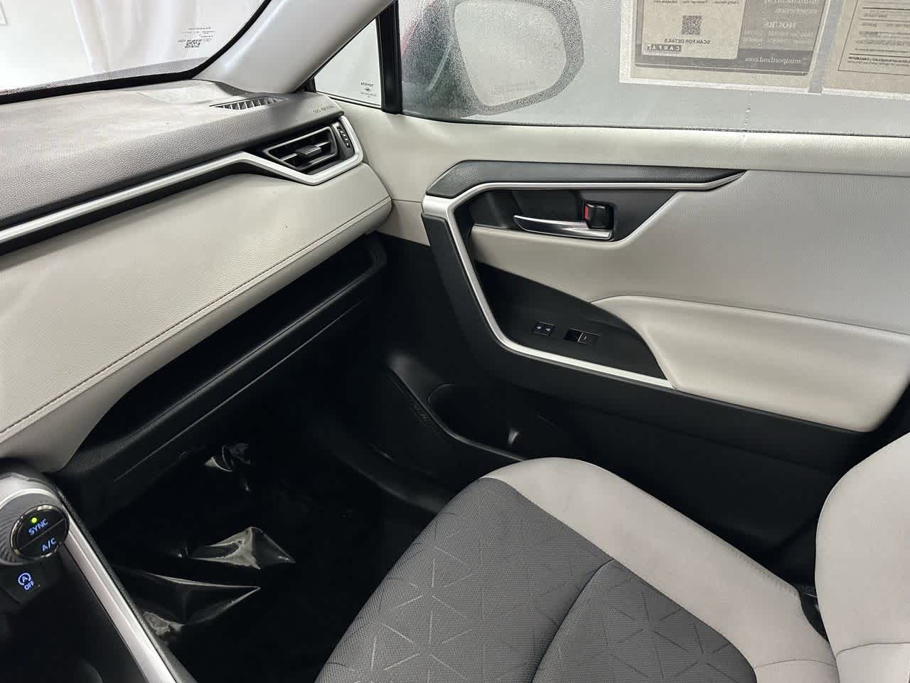 Thumbnail: 2022 Toyota RAV4 - 24