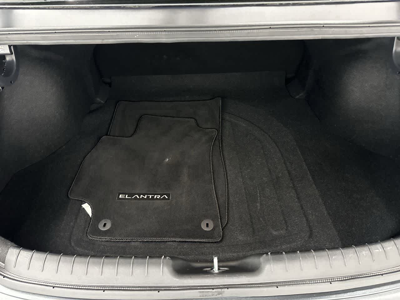 Thumbnail: 2022 Hyundai Elantra - 5