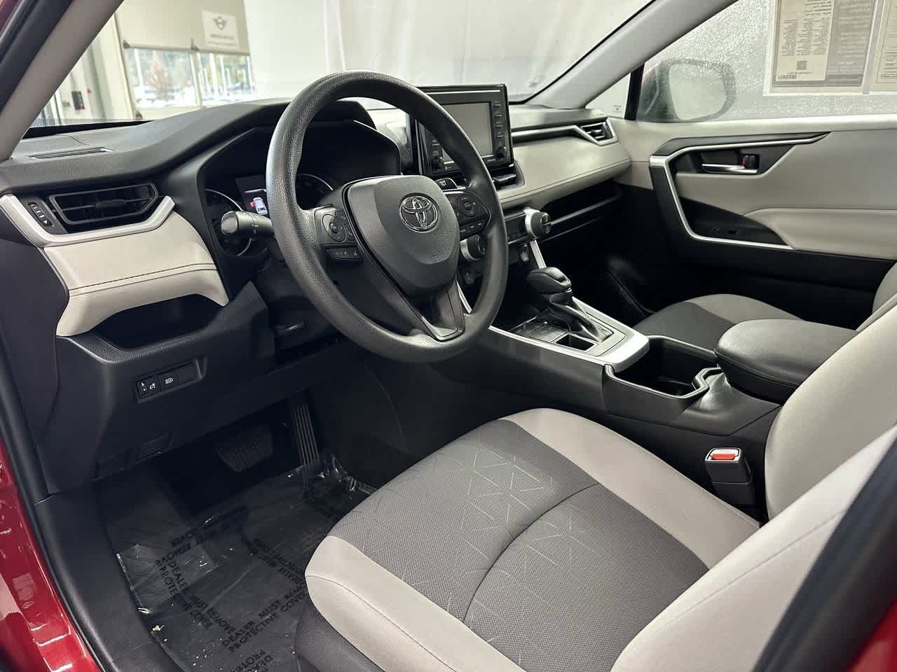 Thumbnail: 2022 Toyota RAV4 - 9