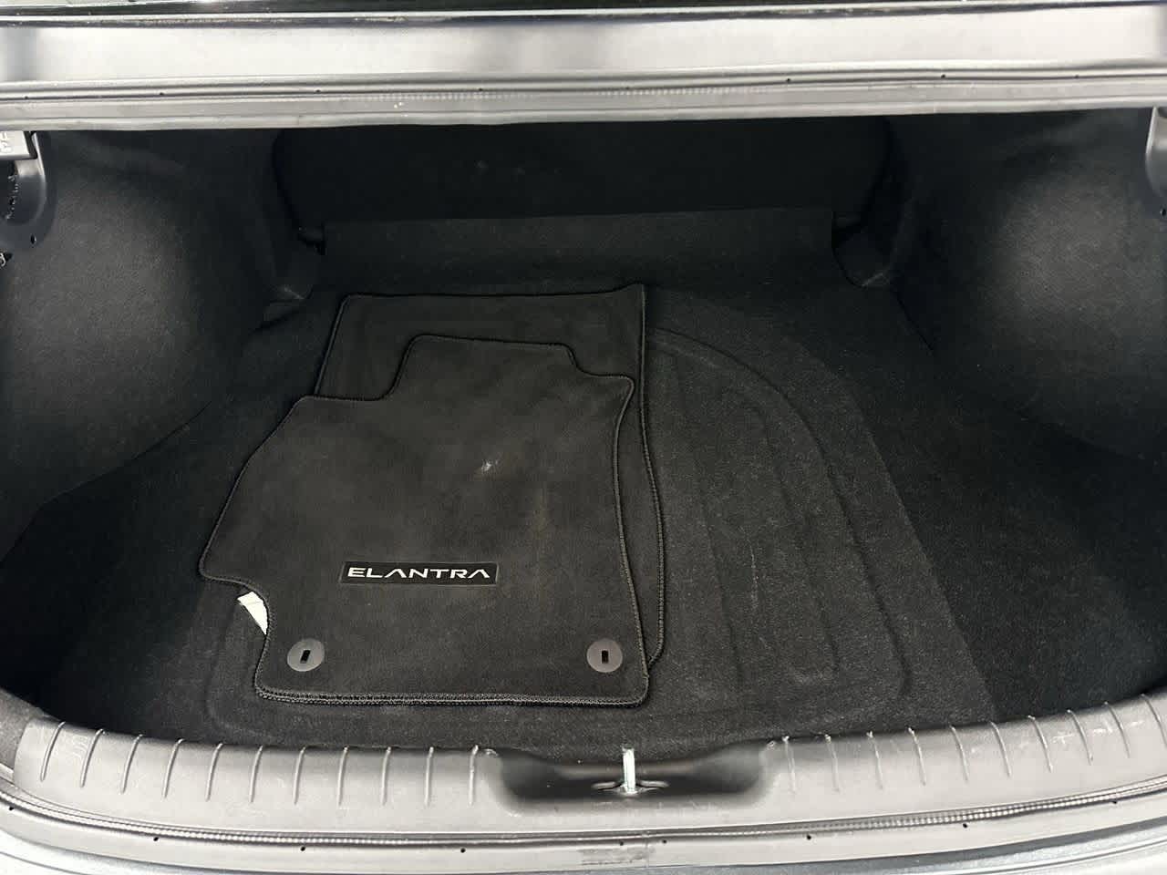 Thumbnail: 2022 Hyundai Elantra - 5