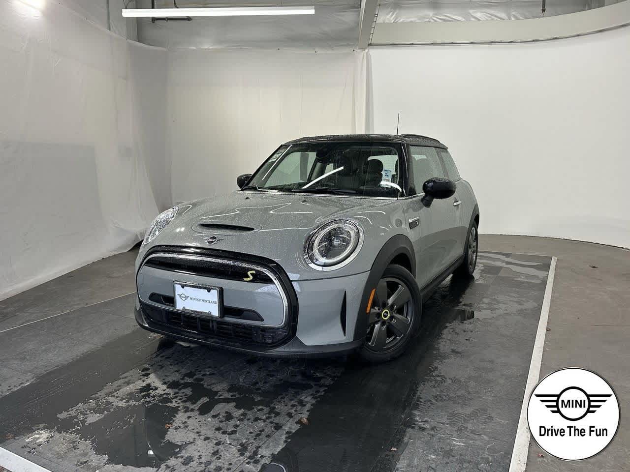 2022 MINI Hardtop 2 Door SE's photo
