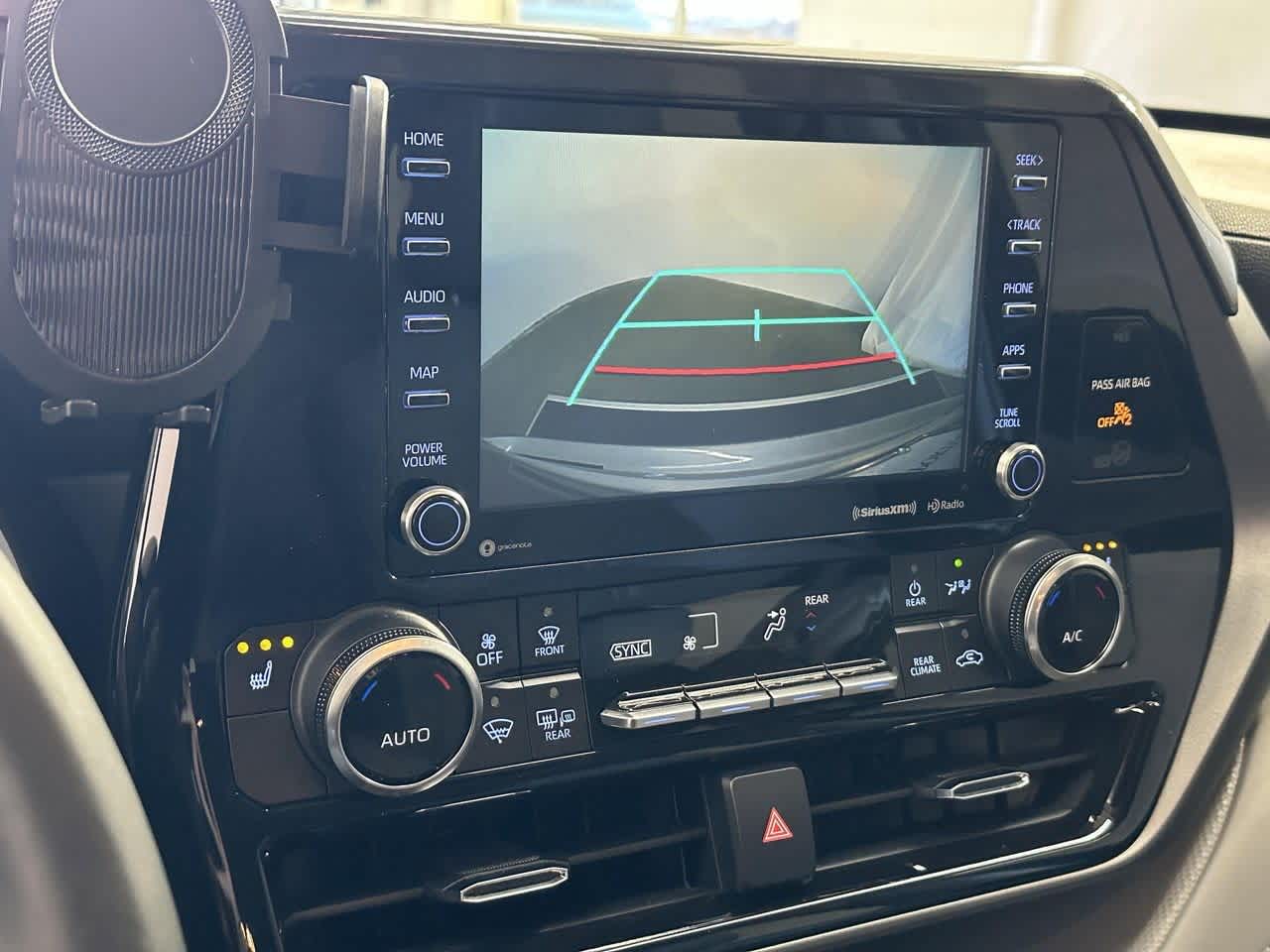 Thumbnail: 2022 Toyota Highlander - 22