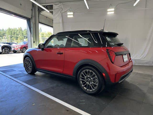 2025 Mini Cooper 2 Door Hardtop Signature photo 2