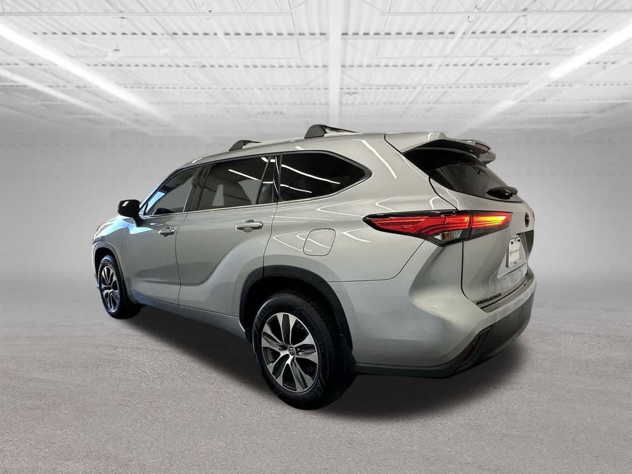 Thumbnail: 2022 Toyota Highlander - 2