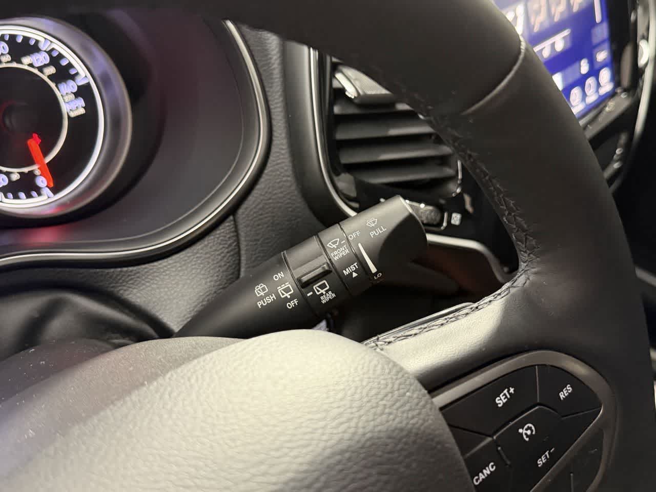 Thumbnail: 2019 Jeep Cherokee - 18