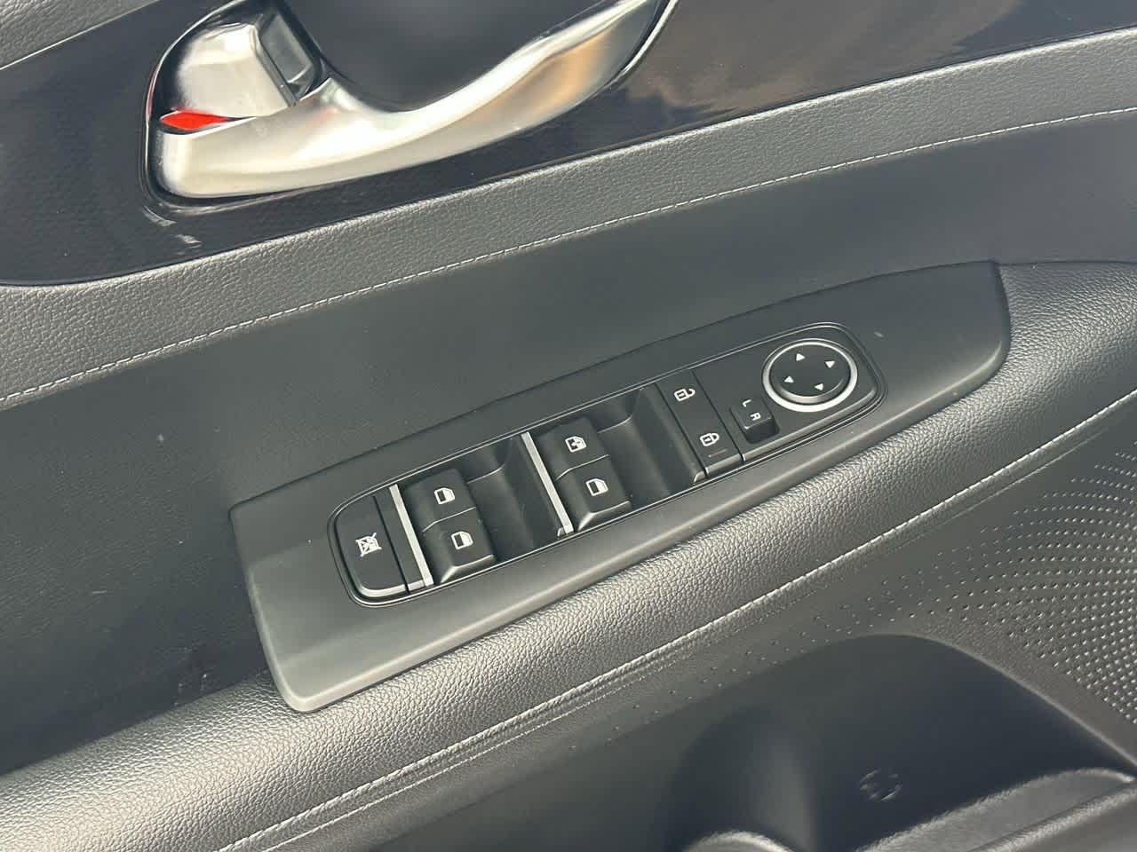 Thumbnail: 2024 Kia Forte - 16