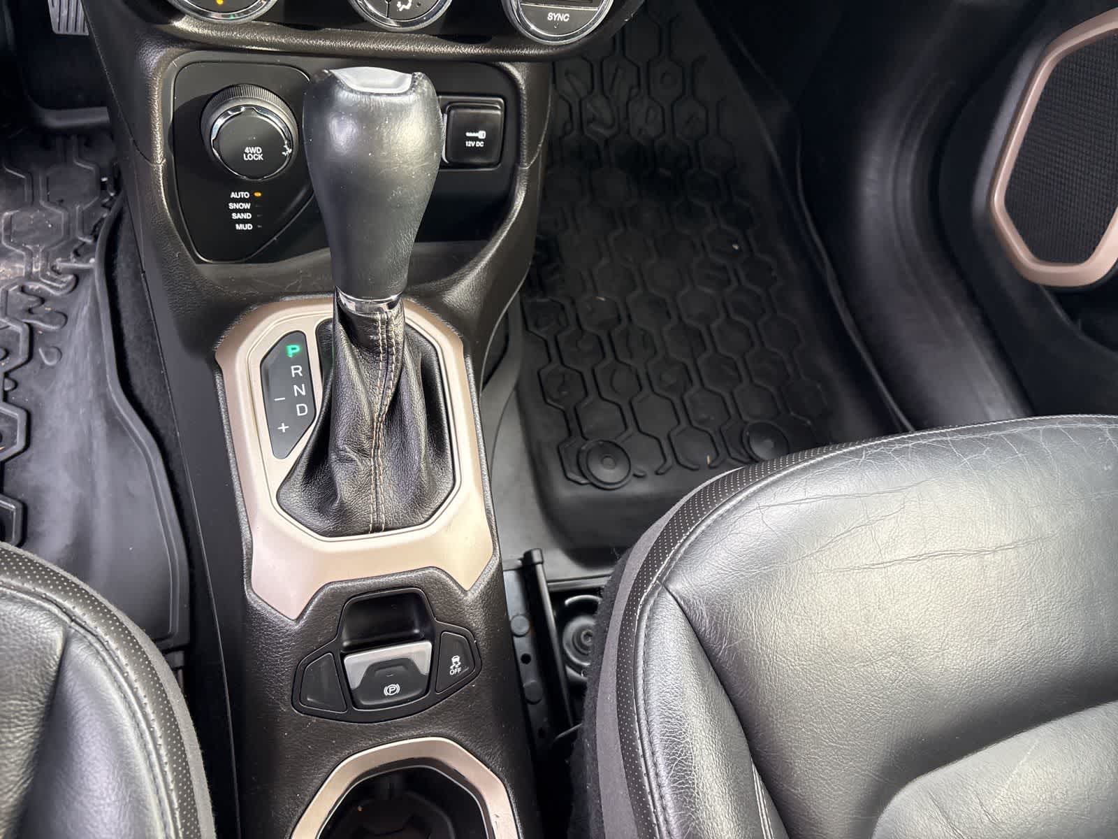 Thumbnail: 2016 Jeep Renegade - 9