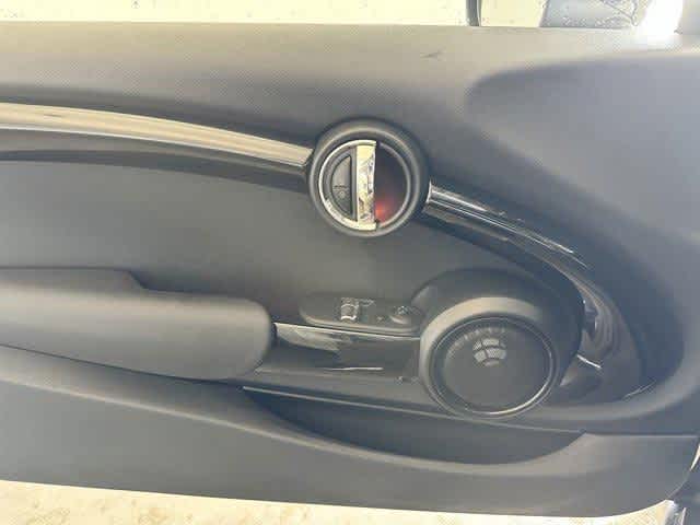 Thumbnail: 2017 MINI Cooper Hardtop - 16