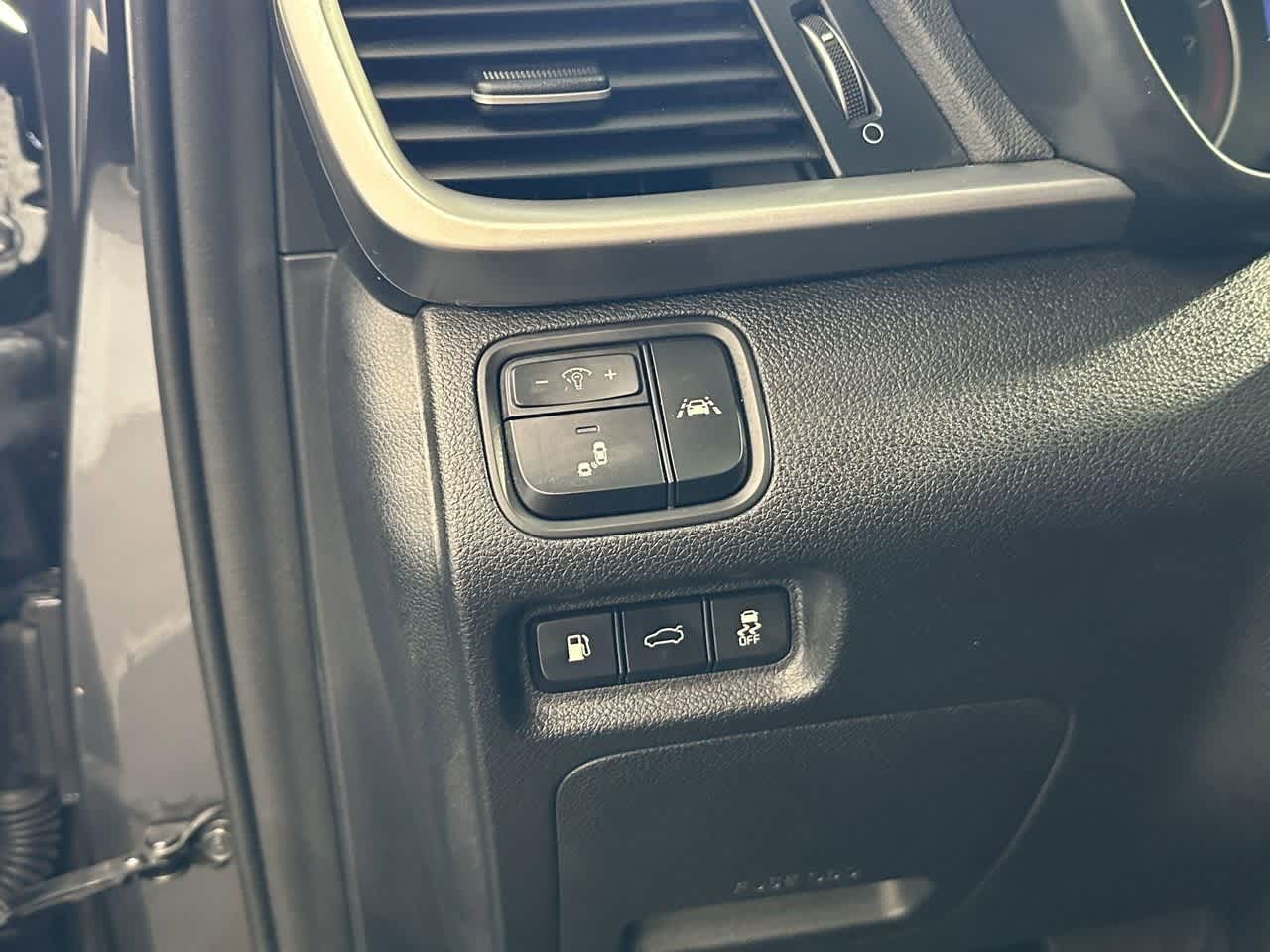 Thumbnail: 2019 Kia Optima - 16