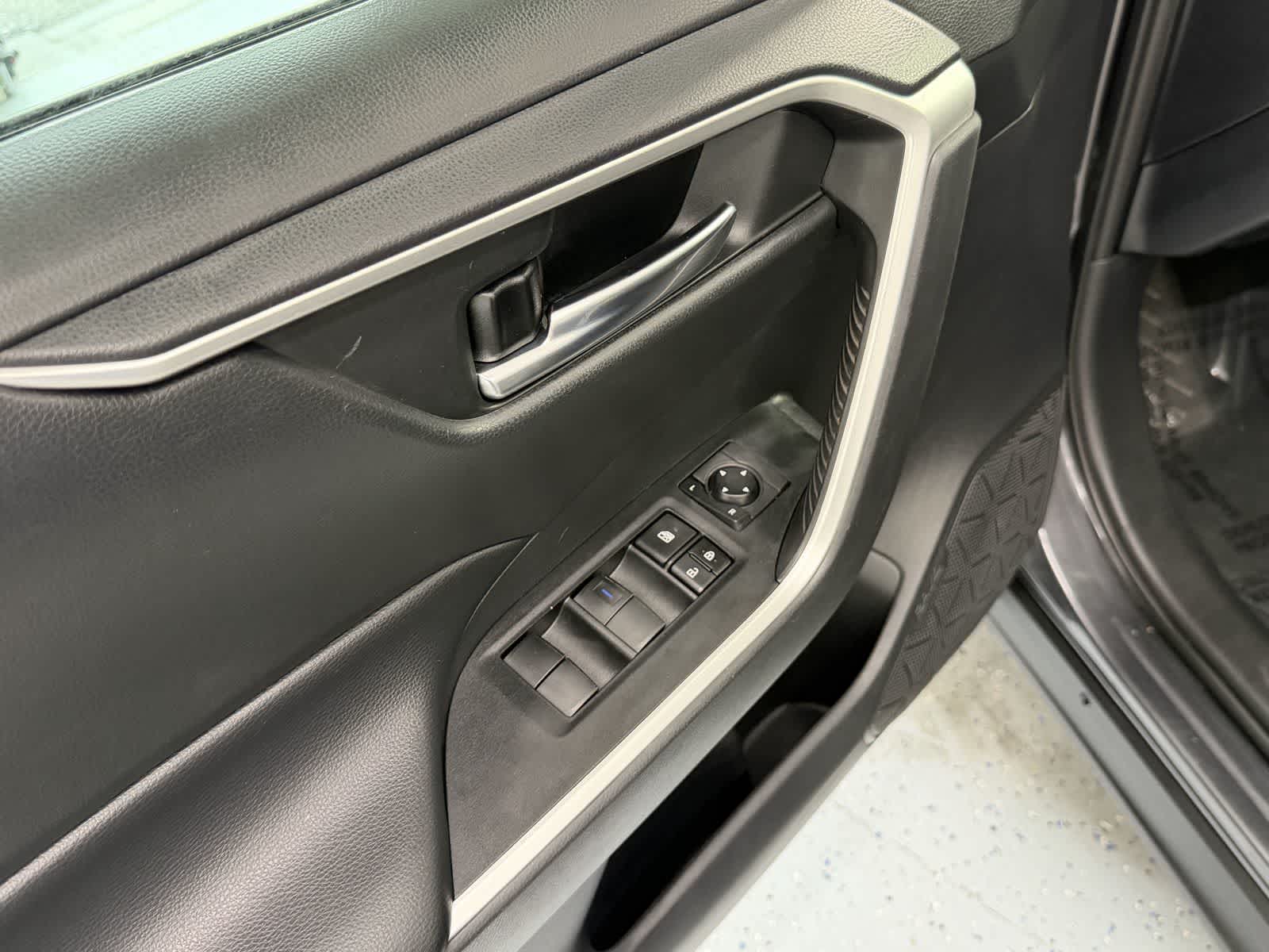 2019 Toyota RAV4 XLE - Photo 14