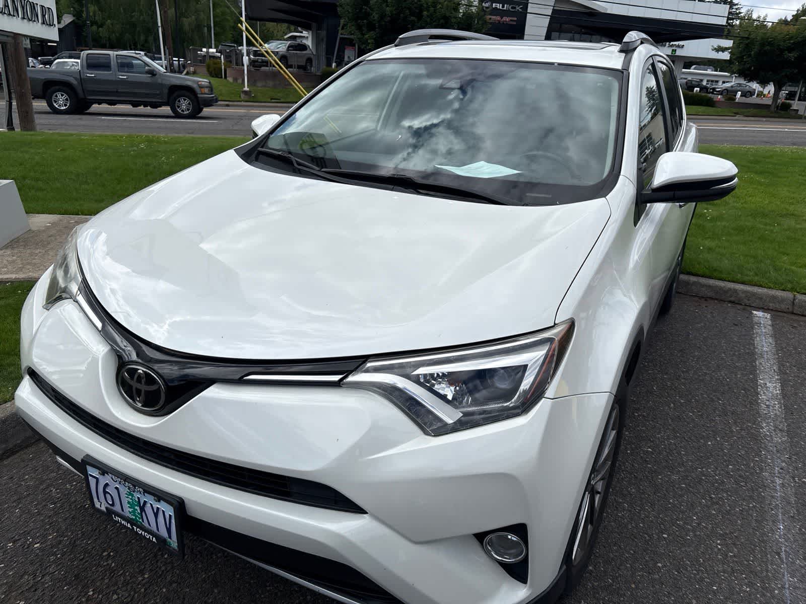 Thumbnail: 2018 Toyota RAV4 - 3