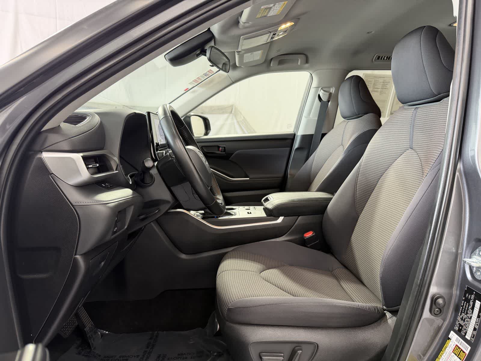 2023 Toyota Highlander LE - Photo 10