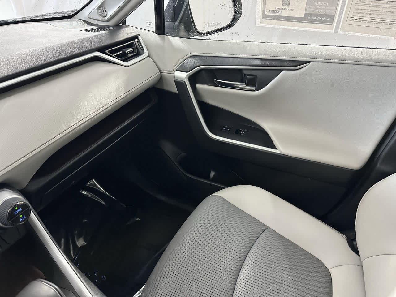 Thumbnail: 2022 Toyota RAV4 - 24